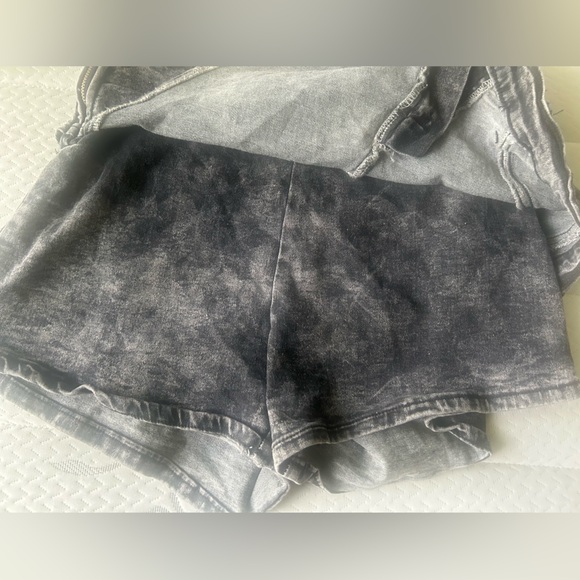 New black denim skort never worn. - Picture 3 of 5